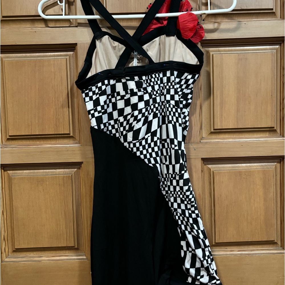 Dance leotard with one leg short style. - Picture 4 of 6